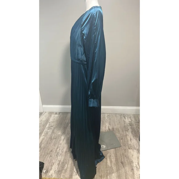 Women's Mac Duggal Teal Pleated Long Sleeve Gown Size 14